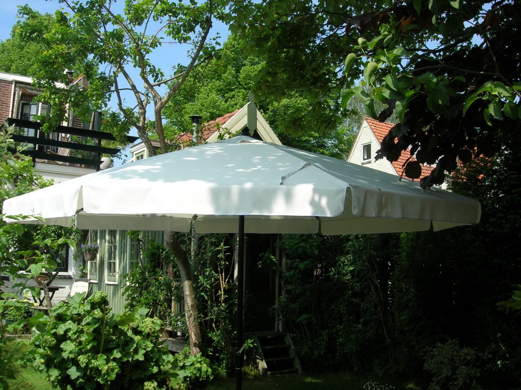 400cm Strebenlänge +/ 2 m. Streben 8 Volant Parasoldoek.nl